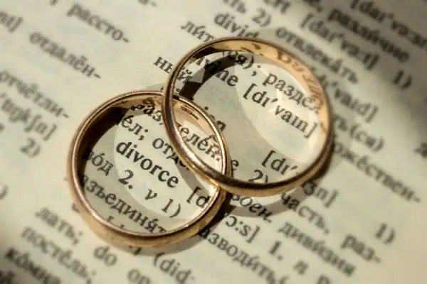Image of rings removed before divorce mediation Ulverston